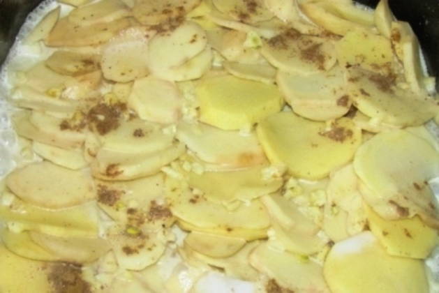 Картофельный гратен с сыром и сливками Картофельный гратен с сыром и сливками