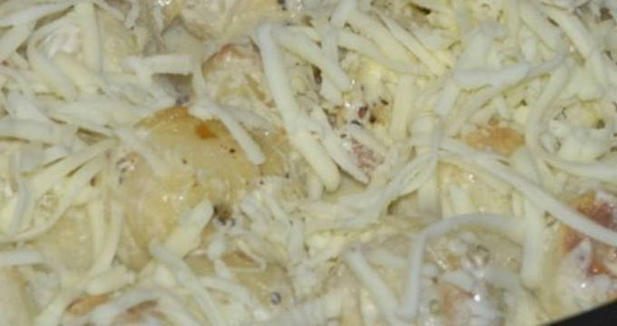 Жареные пельмени со сметаной и сыром на сковороде Жареные пельмени со сметаной и сыром на сковороде