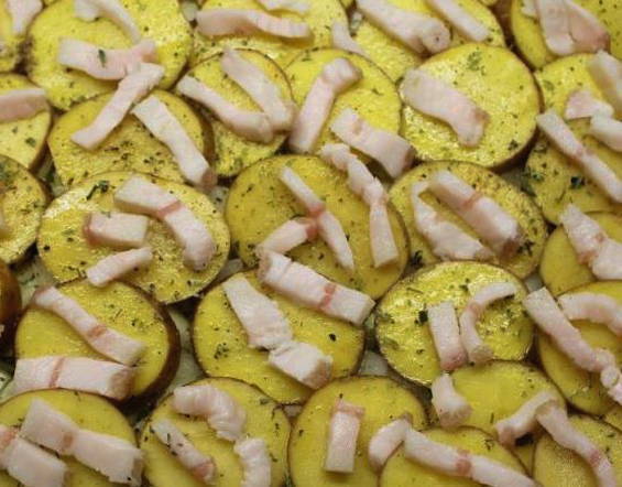 Картошка с салом в духовке