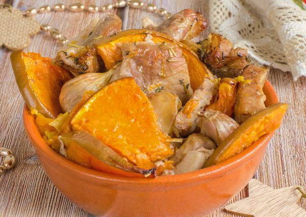 Свинина с тыквой в духовке