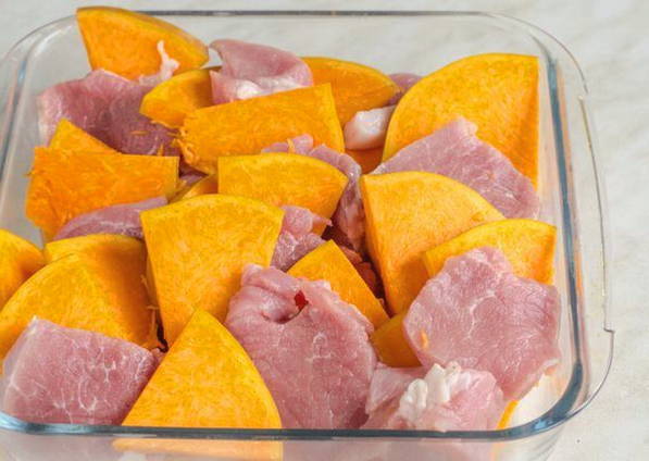 Свинина с тыквой в духовке