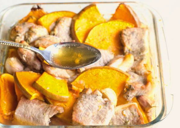 Свинина с тыквой в духовке