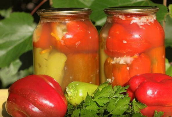 Перец, фаршированный капустой на зиму в банках