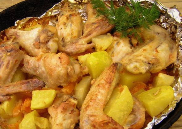 Курица в фольге с картошкой в духовке