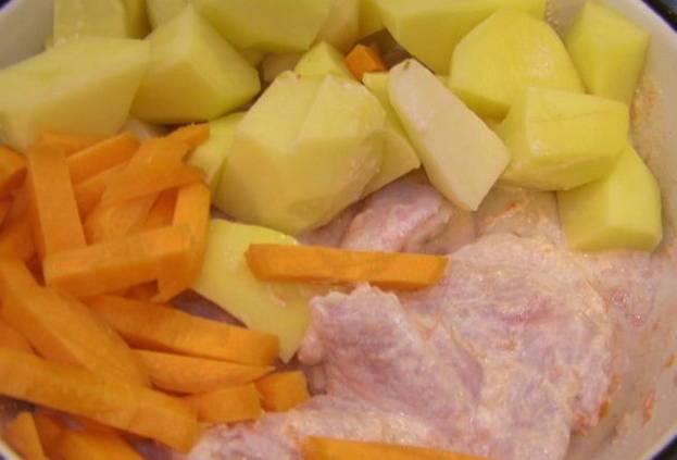 Курица в фольге с картошкой в духовке