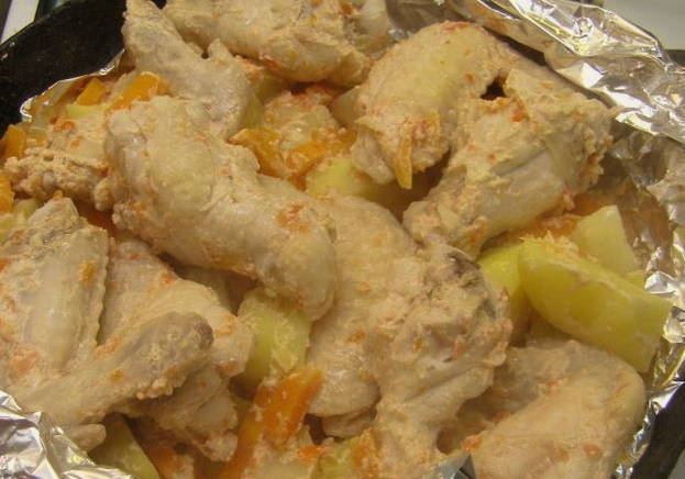 Курица в фольге с картошкой в духовке