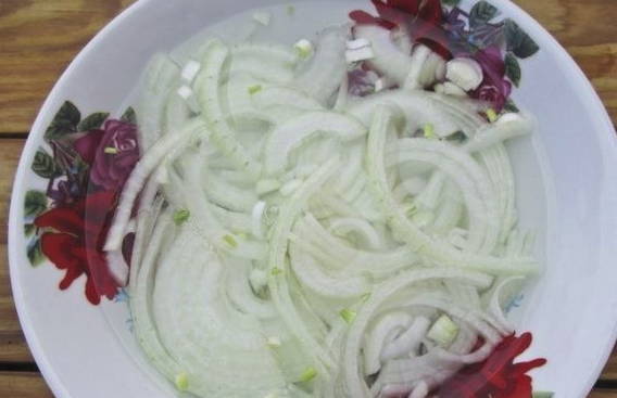 Салат с картошкой и солеными огурцами