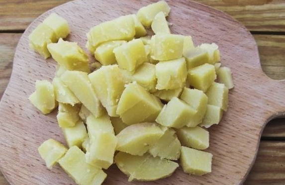 Салат с картошкой и солеными огурцами