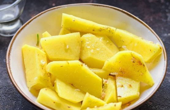 Картошка по-деревенски на сковороде Картошка по-деревенски на сковороде