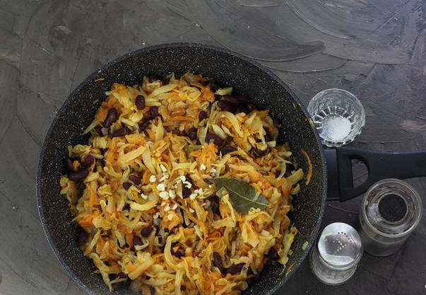 Тушеная капуста с фасолью Тушеная капуста с фасолью