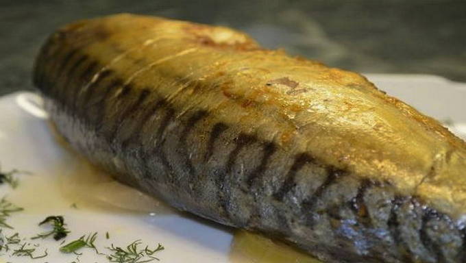 Скумбрия в луковой шелухе Скумбрия в луковой шелухе