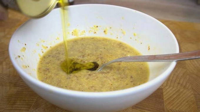 Соус с чесноком для салата Цезарь