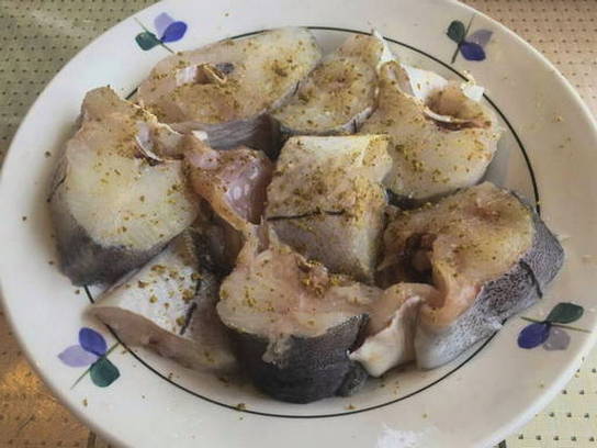 Жареная пикша в муке Жареная пикша в муке