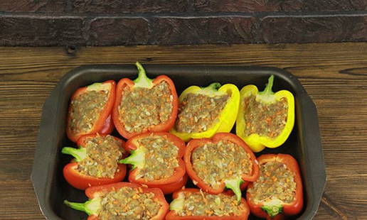 Фаршированный перец половинками в духовке