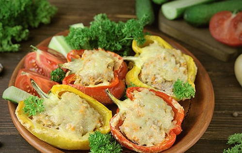 Фаршированный перец половинками в духовке