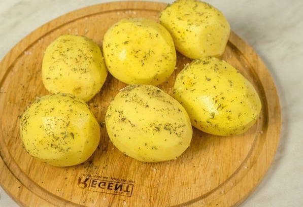 Запеченный картофель в беконе в духовке Запеченный картофель в беконе в духовке