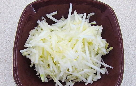 Салат с вареной колбасой