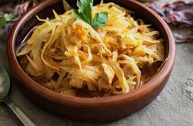 Тушеная капуста с мясом в мультиварке Тушеная капуста с мясом в мультиварке
