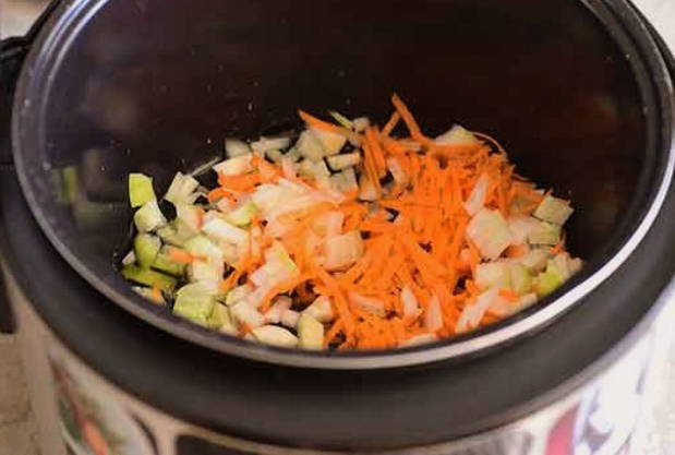 Тушеная капуста с мясом в мультиварке Тушеная капуста с мясом в мультиварке