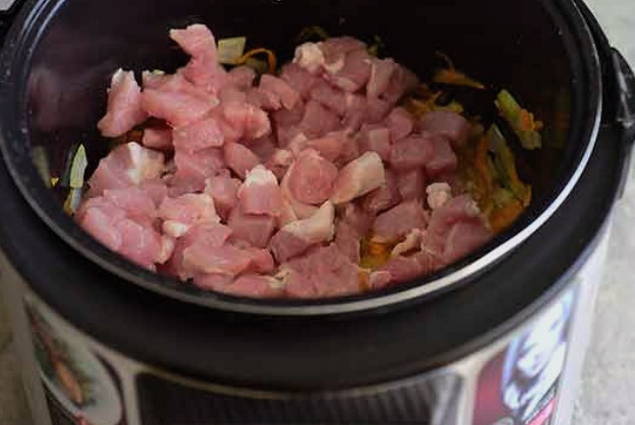 Тушеная капуста с мясом в мультиварке Тушеная капуста с мясом в мультиварке