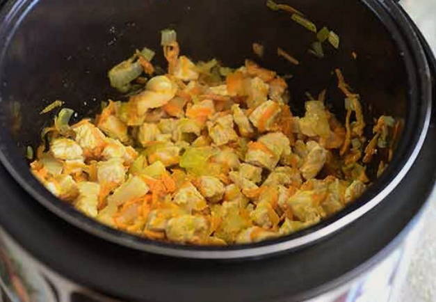 Тушеная капуста с мясом в мультиварке Тушеная капуста с мясом в мультиварке