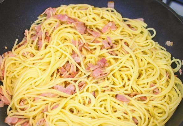 Макароны с беконом Макароны с беконом