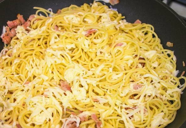 Макароны с беконом Макароны с беконом