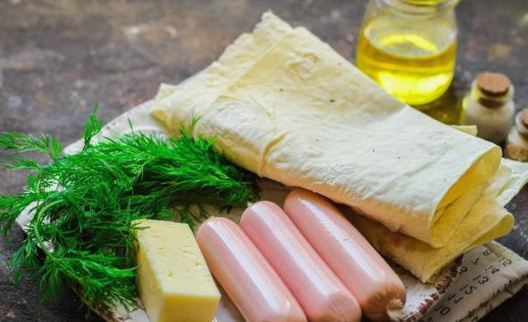 Сосиски с сыром в лаваше Сосиски с сыром в лаваше
