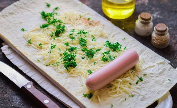 Сосиски с сыром в лаваше Сосиски с сыром в лаваше