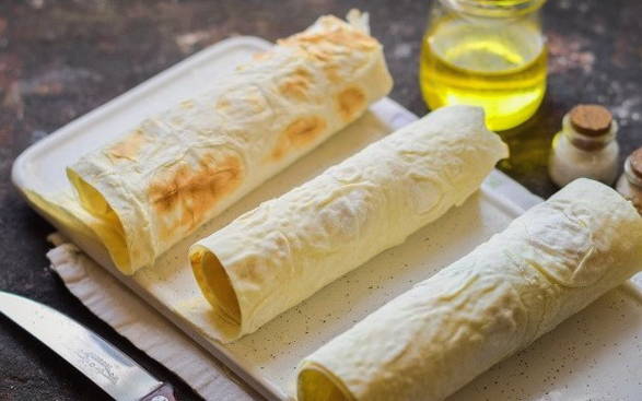 Сосиски с сыром в лаваше Сосиски с сыром в лаваше