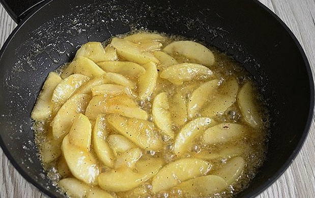 Карамелизированные яблоки