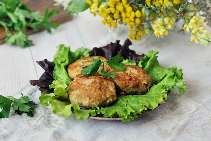 Котлеты мясные с кабачком Котлеты мясные с кабачком