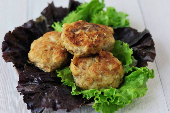 Котлеты мясные с кабачком Котлеты мясные с кабачком