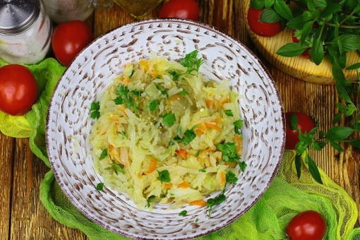 Капуста, тушенная с баклажанами