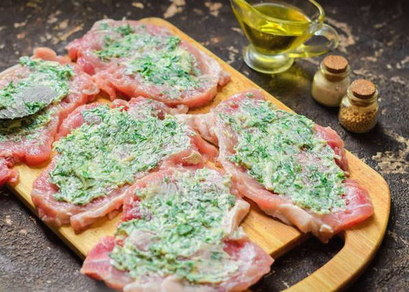 Мясные рулетики из свинины с начинкой