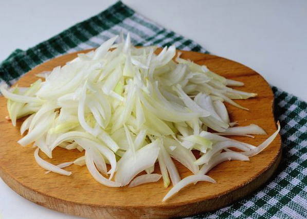 Тушеная кислая капуста