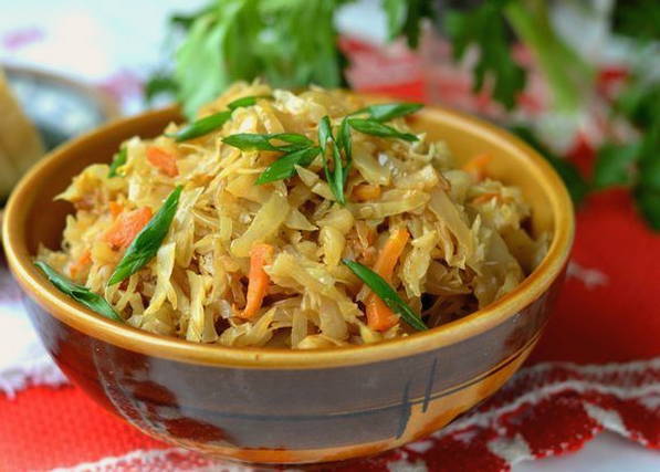 Тушеная кислая капуста