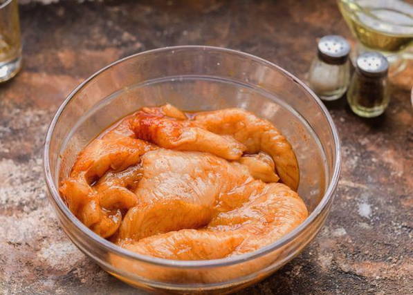 Рулетики из куриной грудки с сыром Рулетики из куриной грудки с сыром