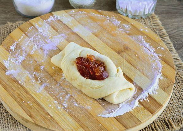 Булочки с вареньем в духовке Булочки с вареньем в духовке