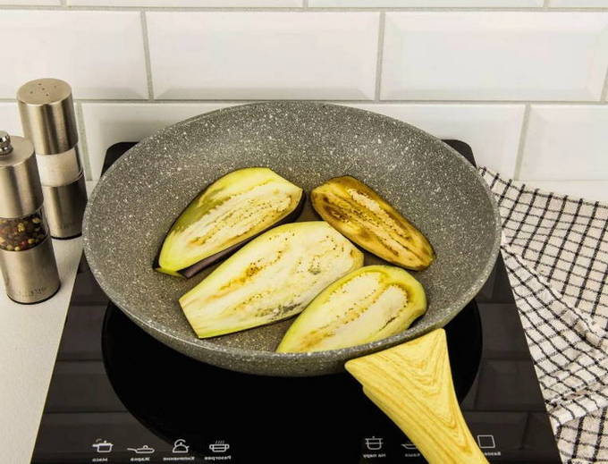 Рулетики из баклажанов с грецкими орехами и чесноком Рулетики из баклажанов с грецкими орехами и чесноком