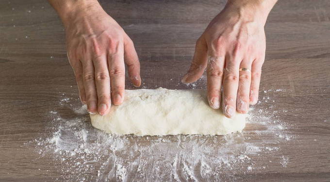Классические сырники из творога с мукой на сковороде Классические сырники из творога с мукой на сковороде