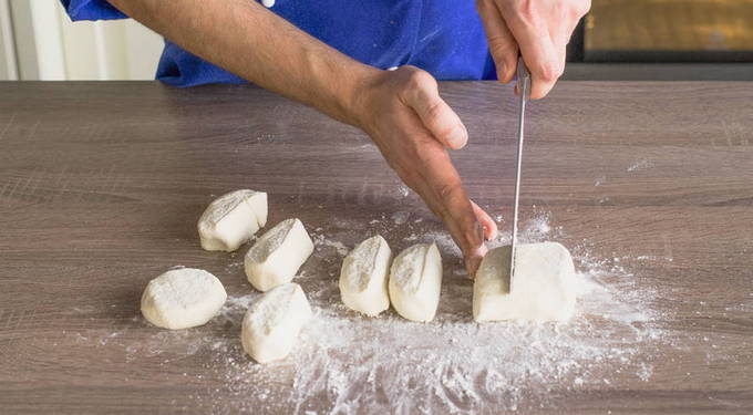 Классические сырники из творога с мукой на сковороде Классические сырники из творога с мукой на сковороде