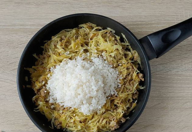 Тушеная капуста с рисом и фаршем Тушеная капуста с рисом и фаршем