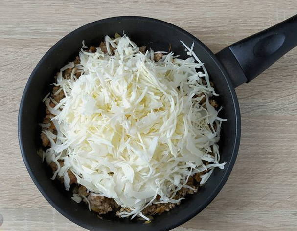 Тушеная капуста с рисом и фаршем Тушеная капуста с рисом и фаршем