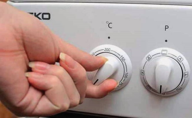 Розочки из слоёного теста с колбасой и сыром Розочки из слоёного теста с колбасой и сыром