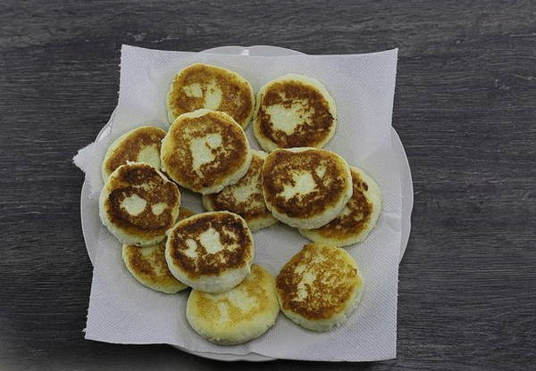 Сырники с яблоком и творогом на сковороде