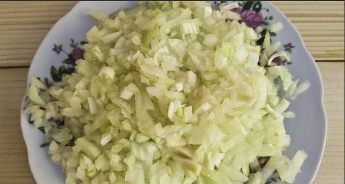 Свекольный салат с грецкими орехами Свекольный салат с грецкими орехами