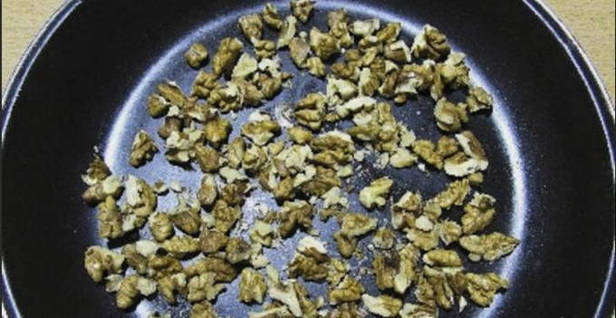 Свекольный салат с грецкими орехами Свекольный салат с грецкими орехами