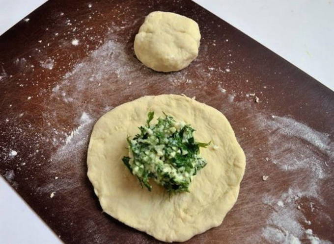Хычины с сыром и зеленью Хычины с сыром и зеленью