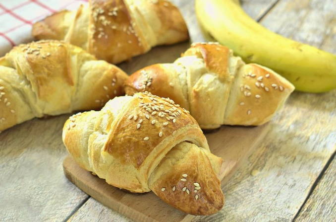 Круассаны с начинкой из слоеного теста